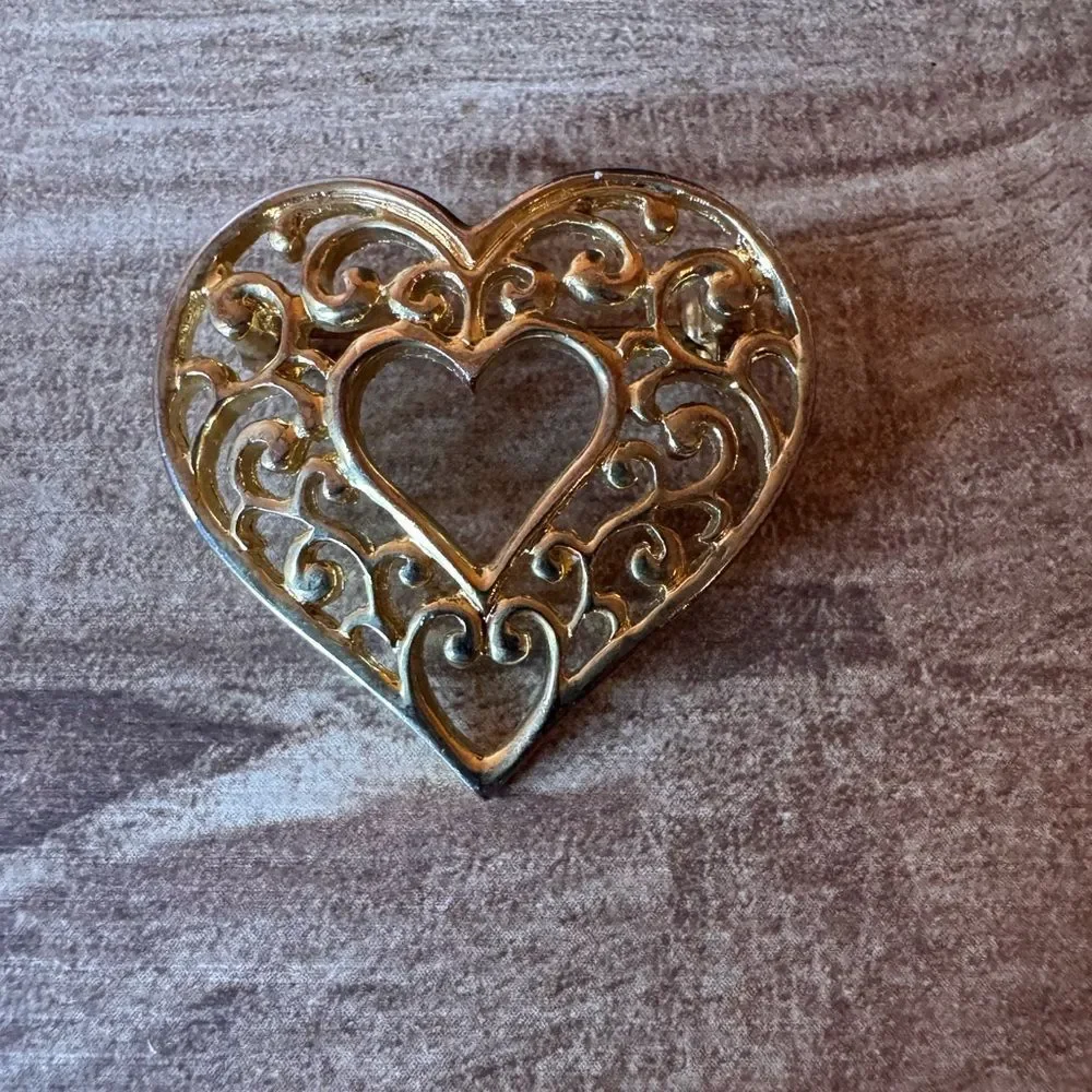 Vintage Pin Brooch Gold Toned Filigree Heart Design Romantic Swiftie Coquette